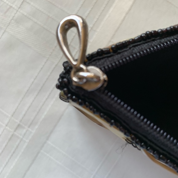 mod by design handmade in Vietnam. Natural spun silk and horn. - Picture 7 of 8